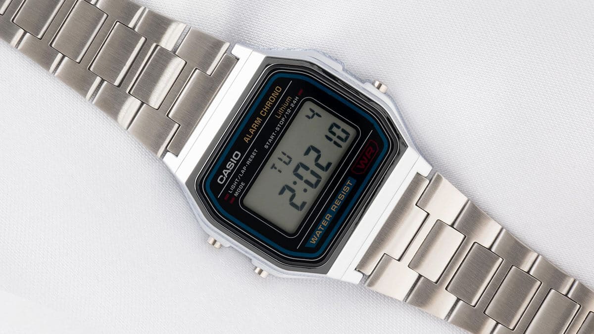 Ceasul digital auriu din ediția Casio Vintage