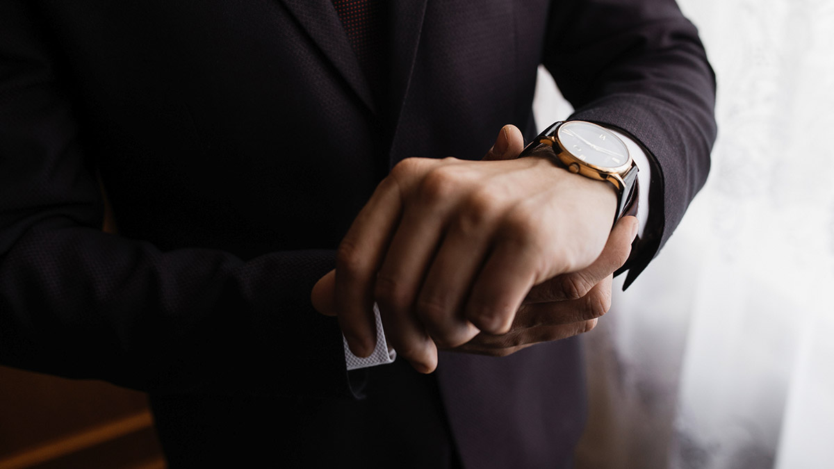 Care este eticheta purtării unui ceas?